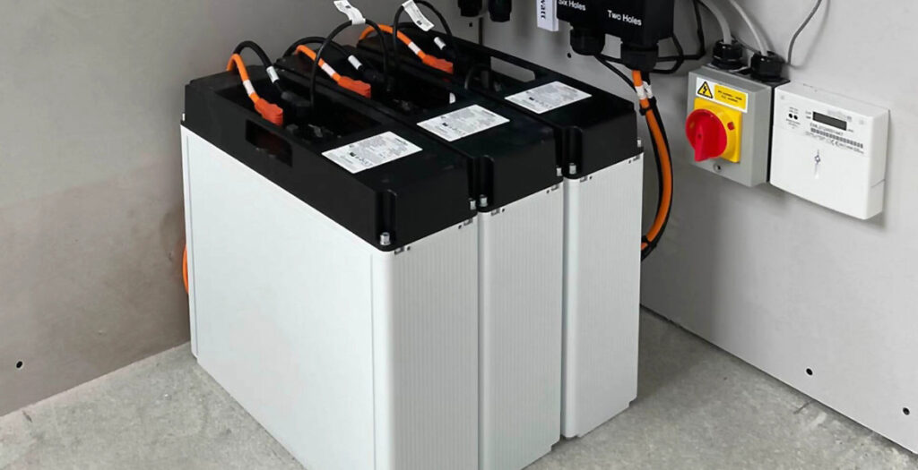 انواع باتری در سیستم‌های خورشیدی و UPS